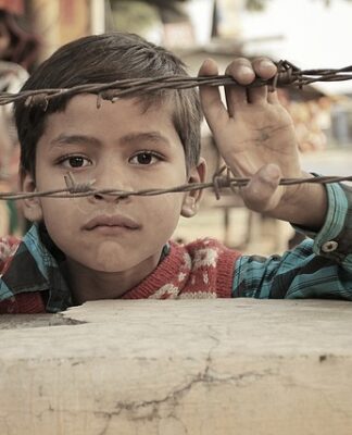 Jakie bariery ludzie budują między sobą?