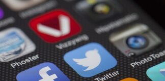 Dlaczego korzystamy z mediów społecznościowych? Dlaczego korzystamy z mediów społecznościowych?