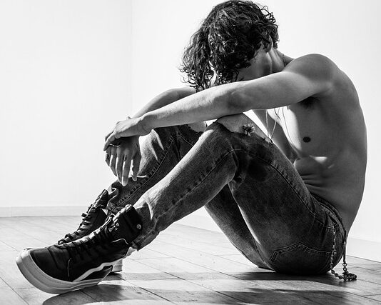 Jak poznać że facet udaje miłość?