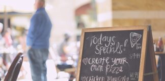 Co łączy promocje i reklamę? Co łączy promocje i reklamę?