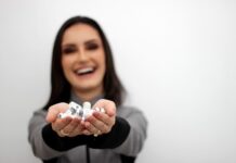 Ile zarabia się w dermatolog?