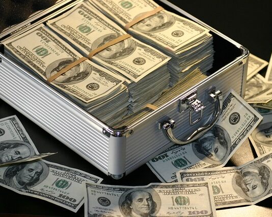 Ile zarabia doktor chemii?