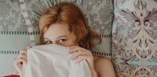 Jak poznać że facet z Tobą flirtuje? Jak poznać że facet z Tobą flirtuje?